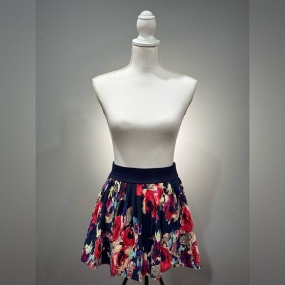 CLEARANCE! Kate Spade Pleated Coverup Skirt Size S - Picture 1 of 8